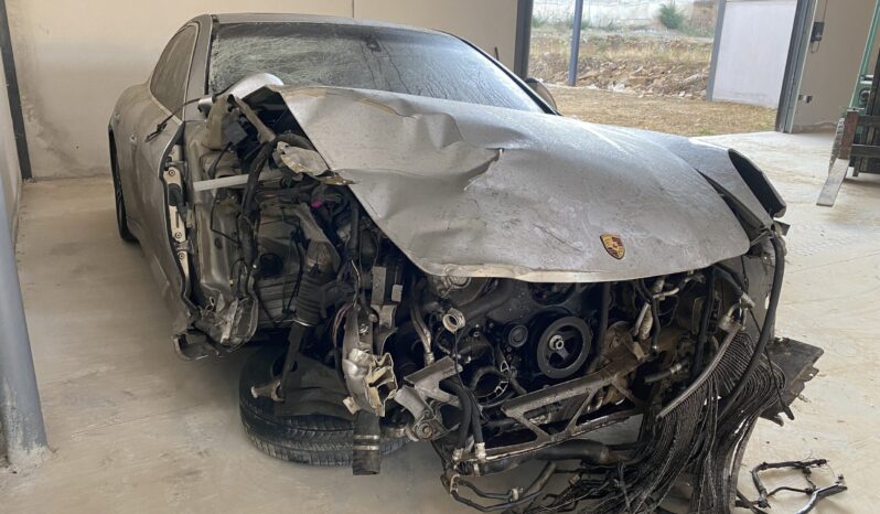 Porsche Panamera Turbo lleno