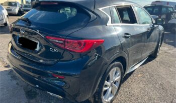 INFINITI Q30 lleno