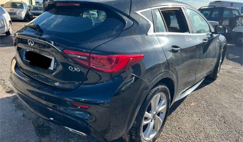 INFINITI Q30 lleno