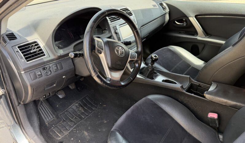 TOYOTA AVENSIS 2.0 2014 lleno